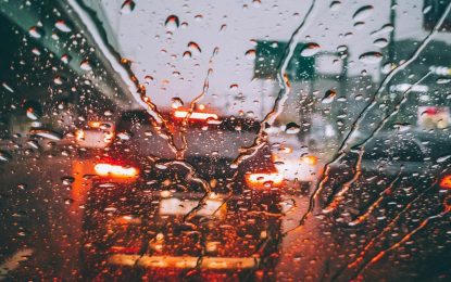 Estaba manejando y vivió una pesadilla con una tuerca: «Atravesó mi parabrisas e impactó en mi cara, como si fuera una bala»