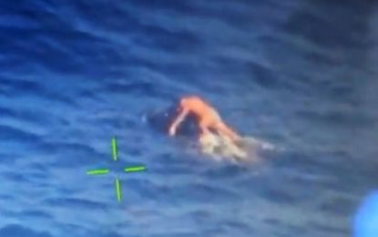 Naufragó con su moto acuática y sobrevivió 36 horas a la deriva en altamar: el video del milagroso rescate