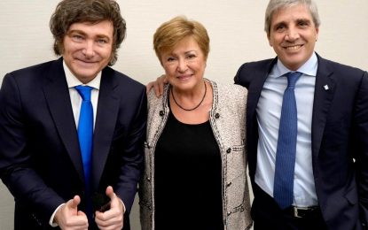 Economía negocia una recompra de bonos y cambios en el régimen del dólar