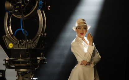 Jennifer Lopez, una celebridad cautiva en la tela de la Mujer Araña