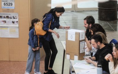 Un gobernador que no presentó candidatos avisó que votará a La Libertad Avanza