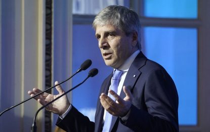 Tras la intervención del BCRA para frenar al dólar, Caputo aseguró que no se modificará el esquema de bandas cambiarias