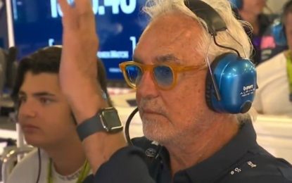 Briatore no pudo ocultar su disgusto cuando Colapinto cometió un error que lo condenó en la clasificación del GP de México de F1
