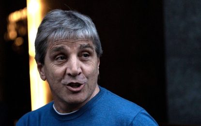 Caputo apuesta a una baja del dólar y recomprar deuda con US$ 20.000 millones de bancos internacionales