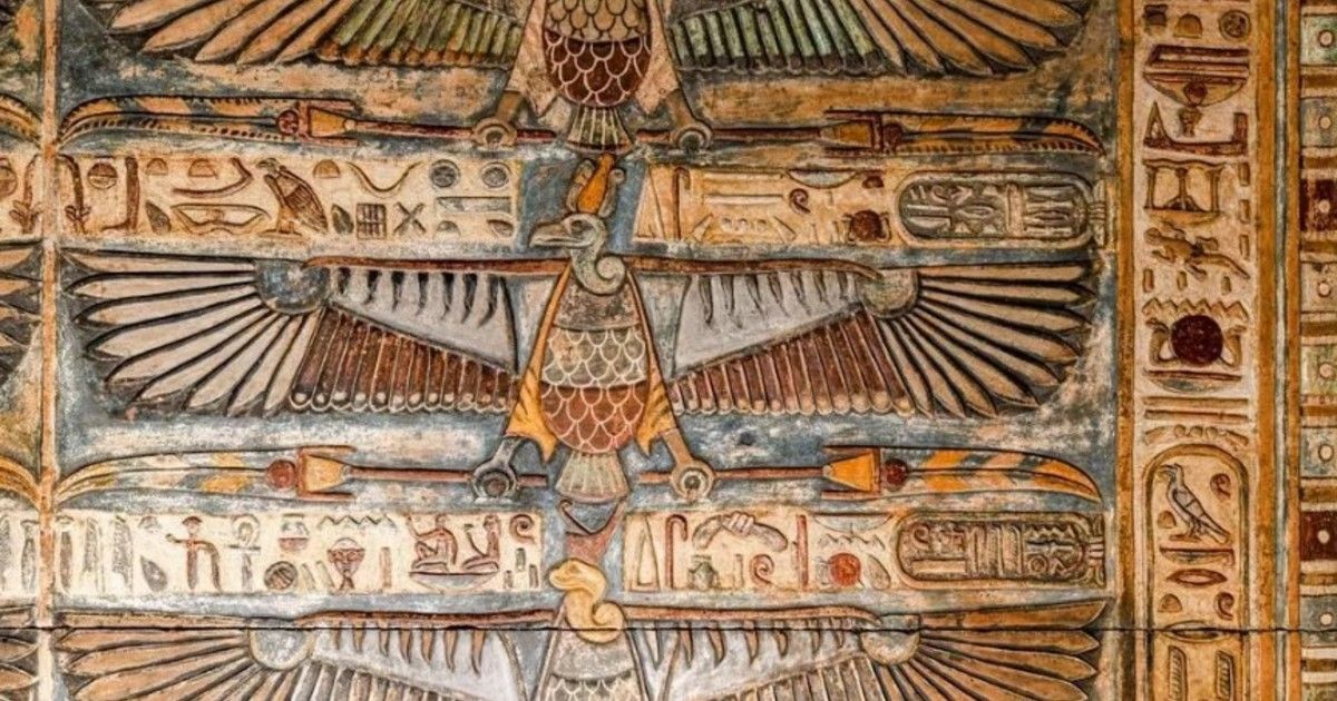 al-limpiar-un-templo-egipcio-de-hace-2000-anos-descubrieron-inscripciones-en-color