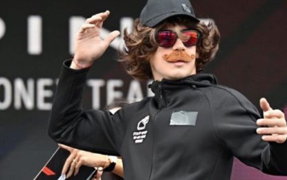 Franco Colapinto sorprendió a los fanáticos con un disfraz en el Fan Zone de Interlagos: ¿a quién quiso parecerse el argentino?