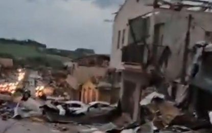 Violento temporal en Misiones: hay autos volcados, techos destrozados y caída de árboles por el doble ciclón tropical llegado de Brasil