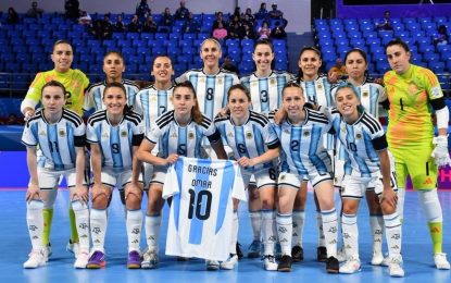 Argentina logró otro triunfazo en el Mundial femenino de futsal: clasificó a cuartos de final, pero expulsaron a su mejor jugadora