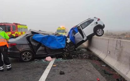 Mueren dos mendocinos por un brutal choque en una autopista de Chile: dos menores que viajaban con ellos tienen graves heridas