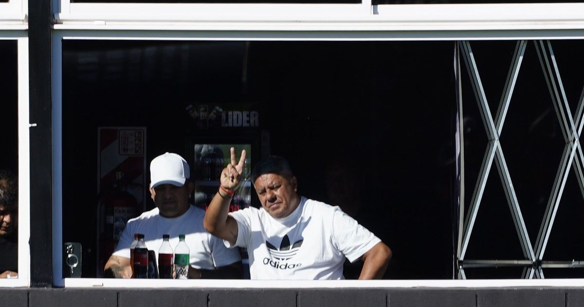 crece-el-escandalo-con-chiqui-tapia:-ahora-denuncian-a-dos-supuestos-testaferros-por-lavado-y-usan-un-tuit-de-tevez-como-prueba