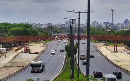 Así demolieron dos puentes sobre la autopista Dellepiane: se adelantó la apertura y ya se puede circular