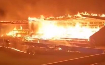 Un tradicional equipo de Finlandia se fue al descenso y sus hinchas prendieron fuego el estadio