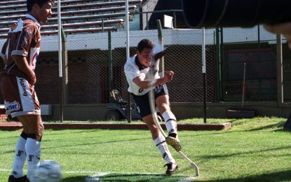 El banderín del córner móvil: el invento argentino que busca una mini revolución en el fútbol mundial y hasta alterar las reglas de juego