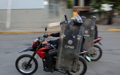 El Gobierno de Trump alerta que grupos armados chavistas están persiguiendo a estadounidenses en Venezuela