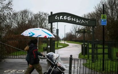 El misterio de los tres bebés abandonados en años distintos que son hermanos entre sí