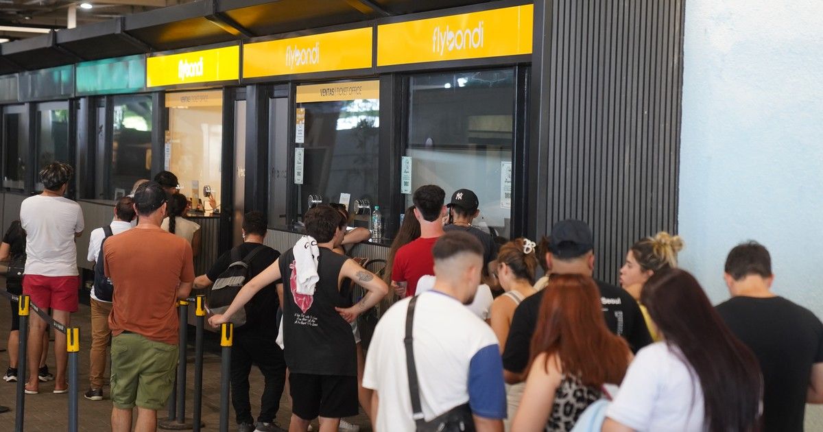 siguen-las-demoras-y-cancelaciones-de-vuelos-de-flybondi:-que-derechos-tienen-los-pasajeros-y-que-deben-hacer