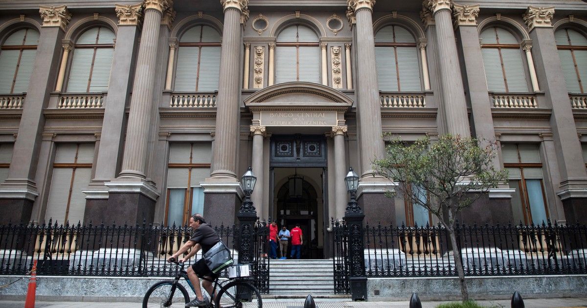 el-central-ya-compro-casi-us$-700-millones-para-las-reservas-pero-el-riesgo-pais-no-lo-registra